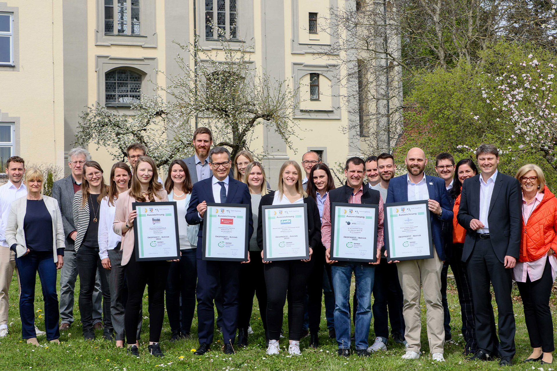 Dem Ziel zu mehr Umwelt- und Klimaschutz kommt die Sparkasse stets näher. Eine unabhängige Prüfungskommission hat die Stadtsparkasse Augsburg nun als ÖKOPROFIT®-A3-Betrieb ausgezeichnet. Die Sparkasse erhielt die Auszeichnung als erstes Finanzinstitut in der Region.